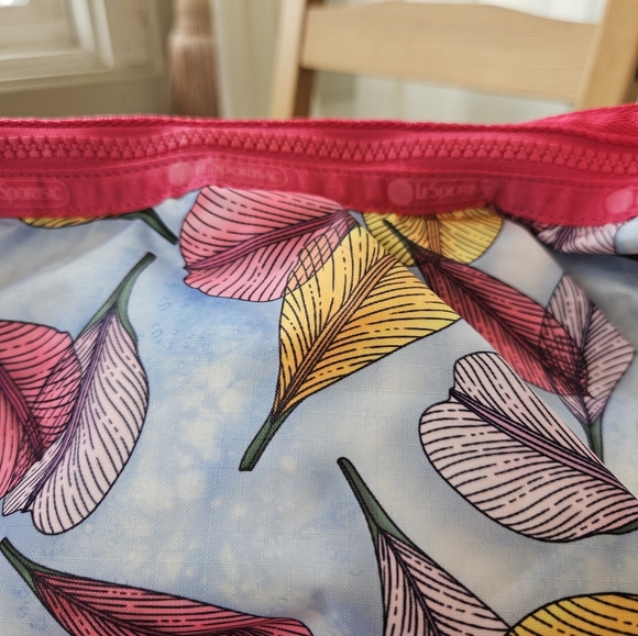 LeSportsac NYBG Collaboration Easy Shoulder Bag NWT Rare! - Picture 3 of 10